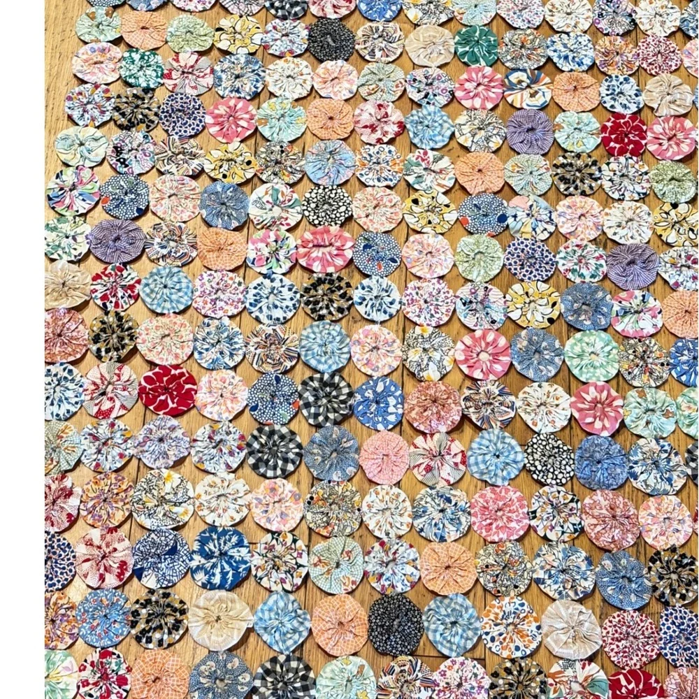 Vintage Handmade Yo-Yo Quilt 72 x 48 Feedsack Fabric Folk Art Textile 1930-1950s